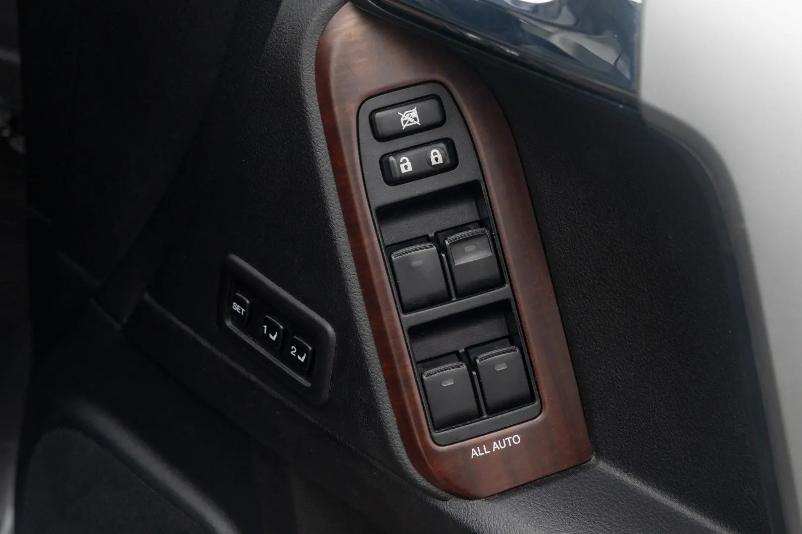2017 Toyota Landcruiser Prado Gallery Image 17