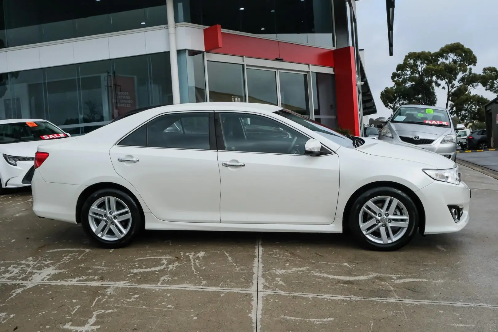 2012 Toyota Camry Gallery Image 3