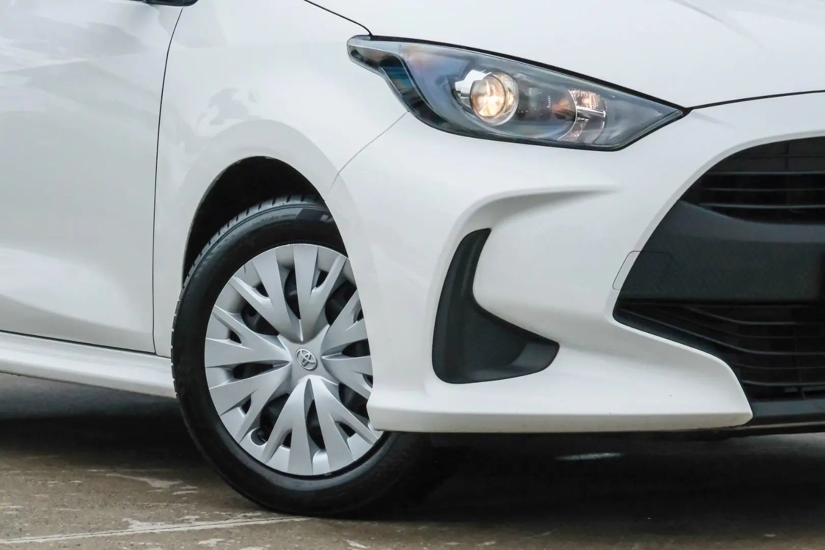 2022 Toyota Yaris Gallery Image 6