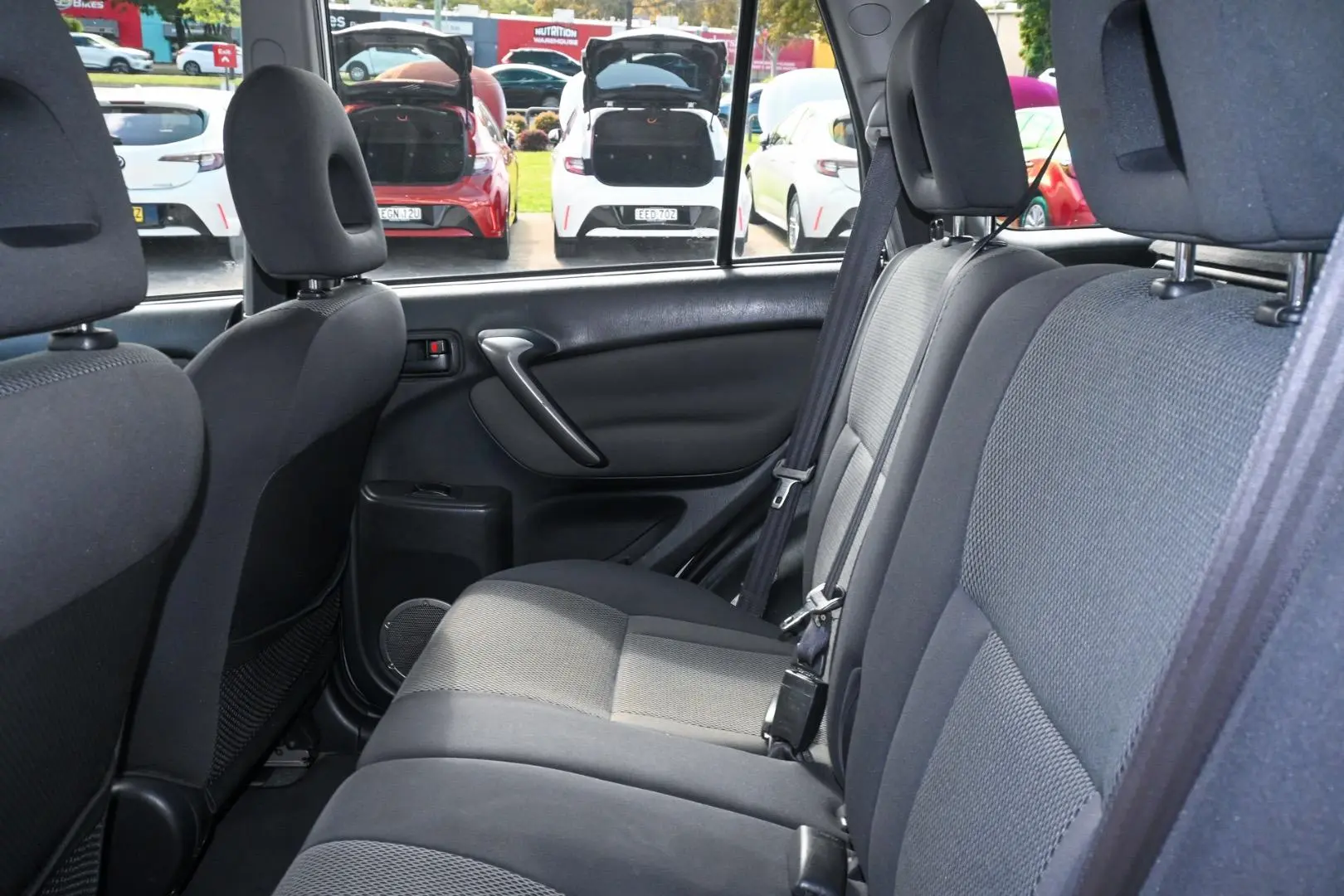 2005 Toyota RAV4 Gallery Image 9
