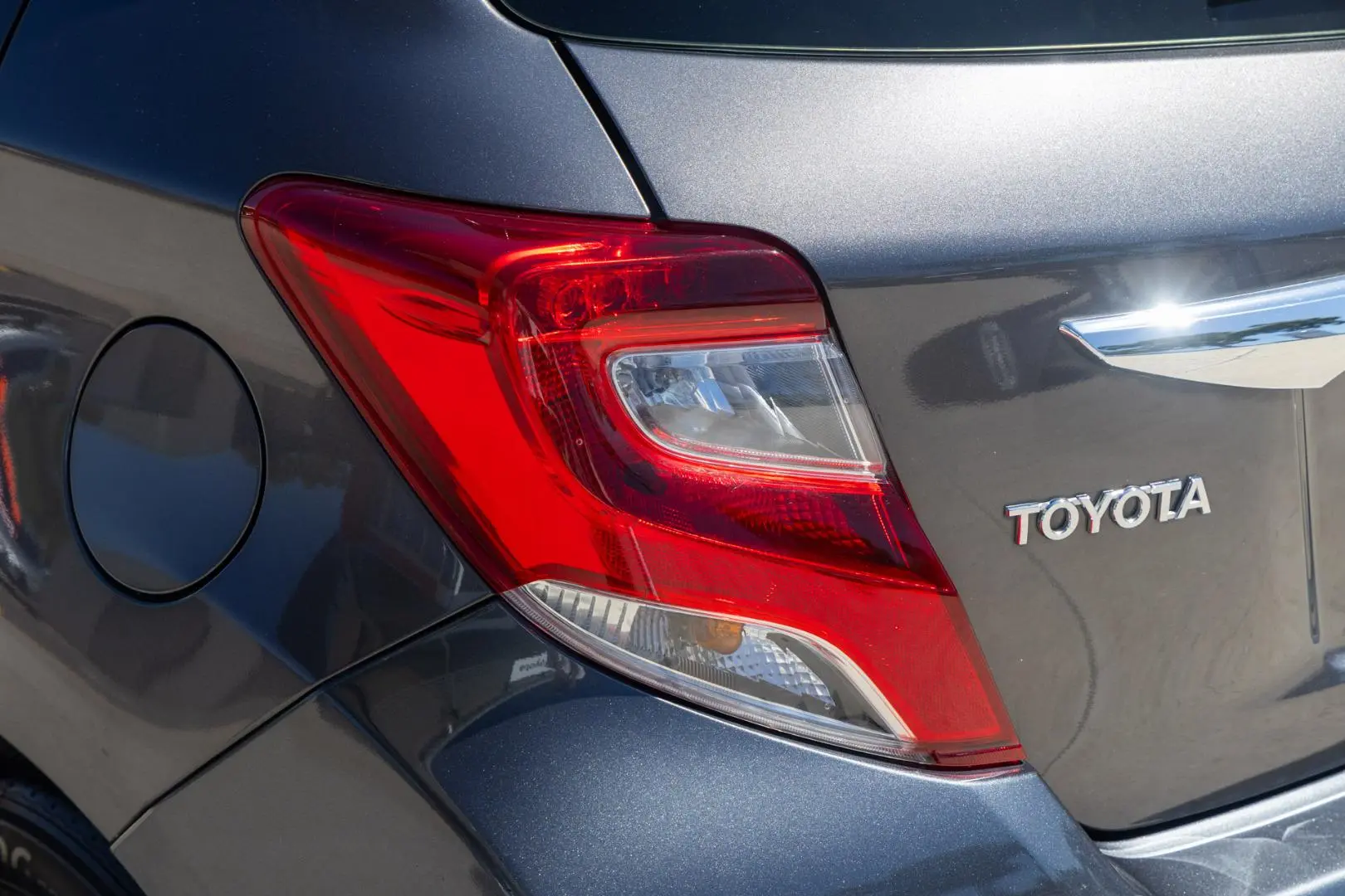 2014 Toyota Yaris Gallery Image 17