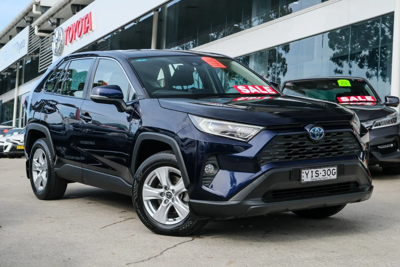 2019 Toyota RAV4 Gallery Image 1