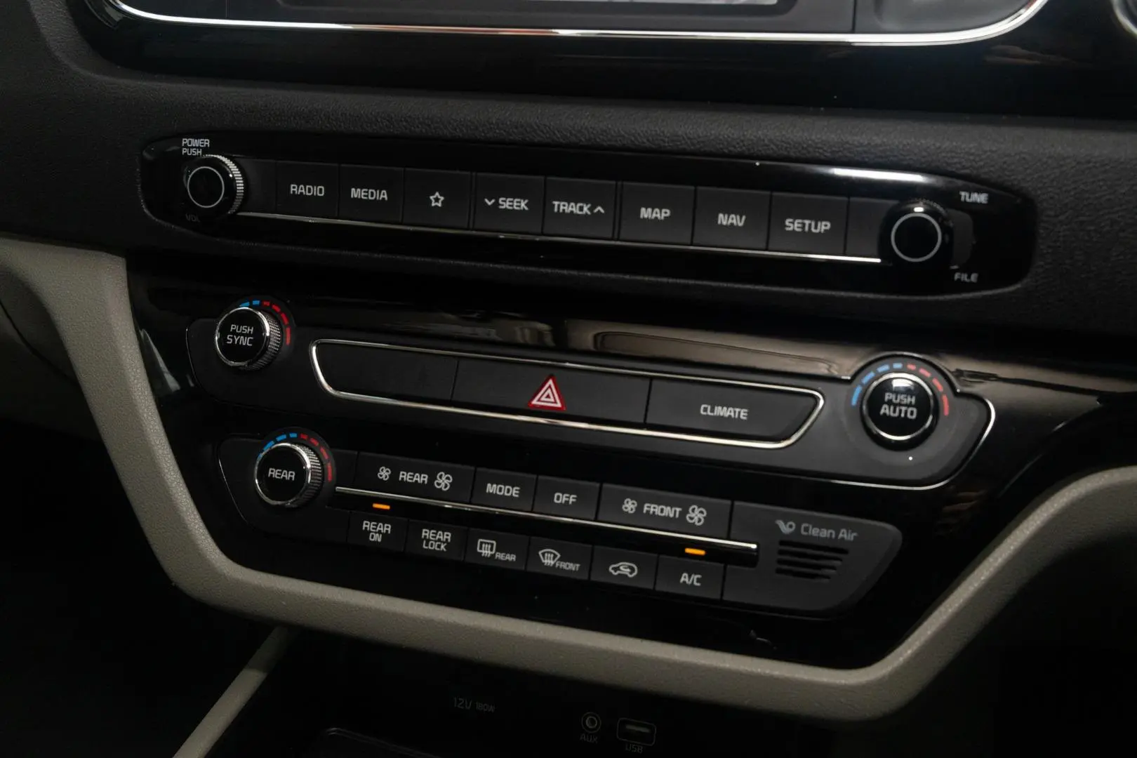 2020 Kia Carnival Gallery Image 17