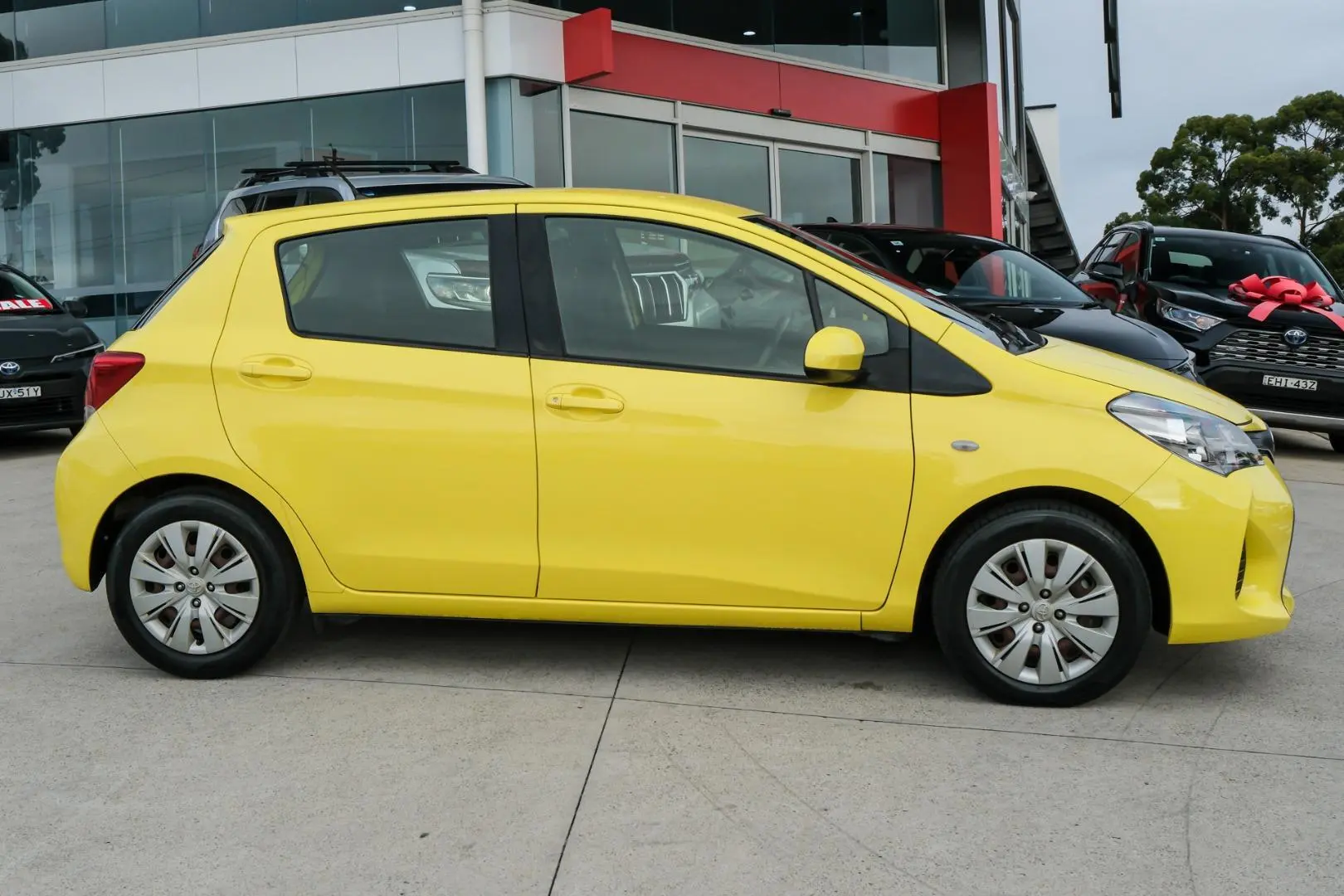 2016 Toyota Yaris Gallery Image 3