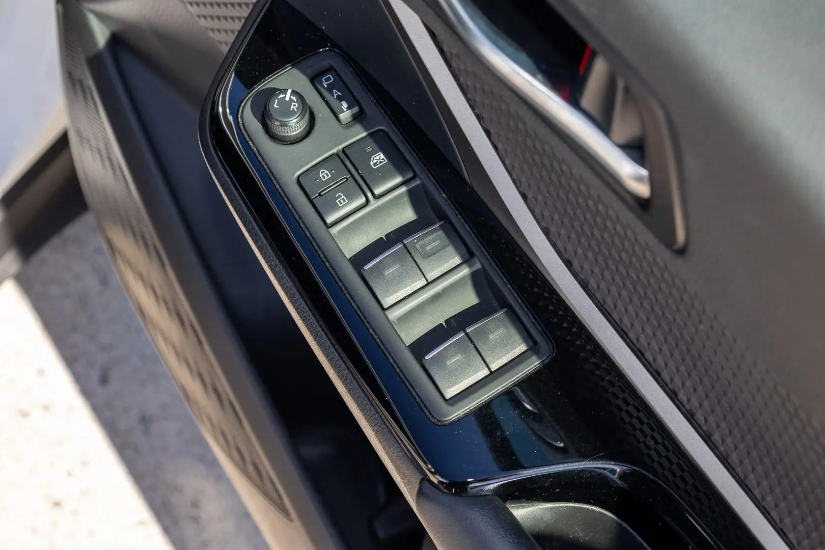 2023 Toyota C-HR Gallery Image 13