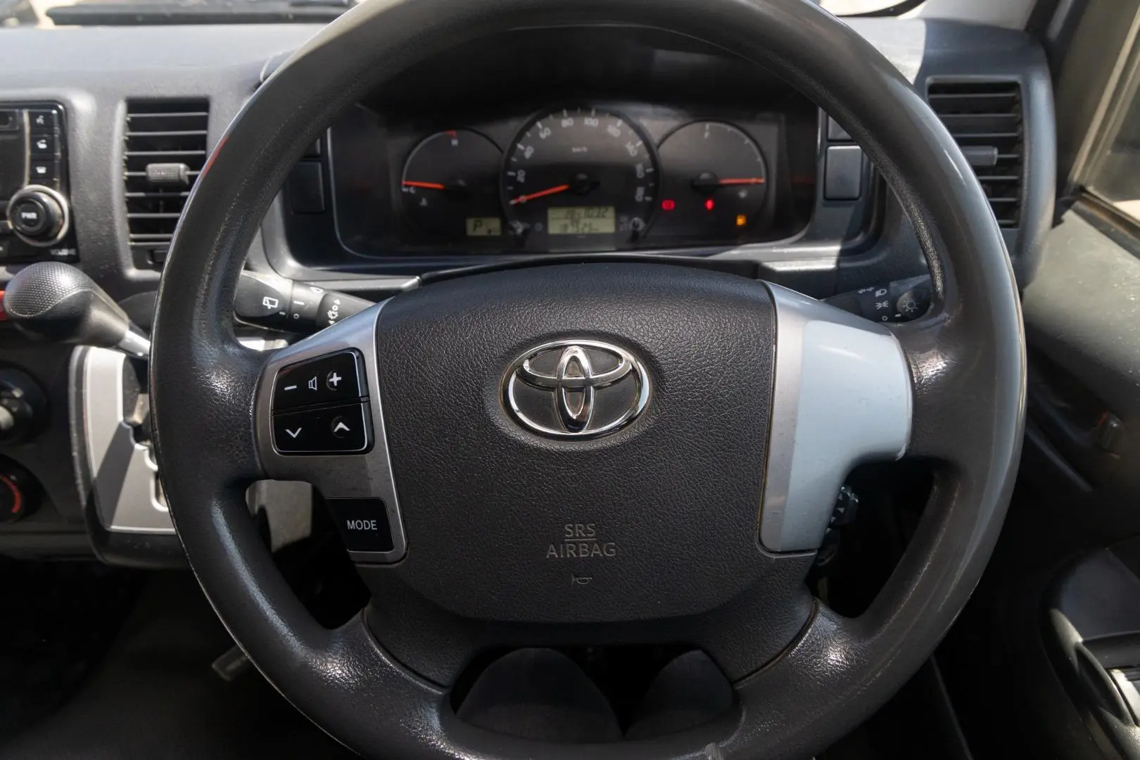 2016 Toyota Hiace Gallery Image 9