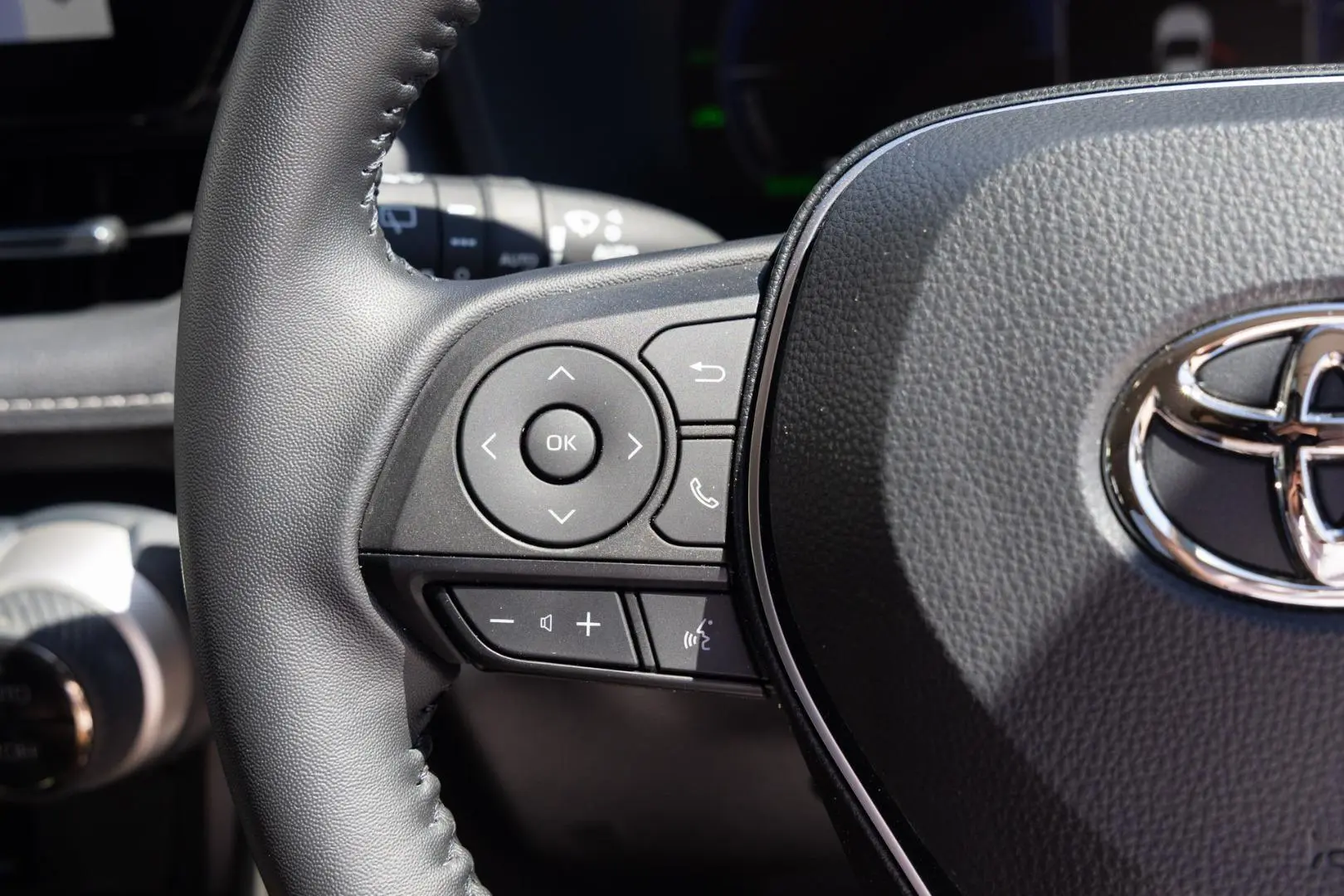 2025 Toyota RAV4 Gallery Image 14