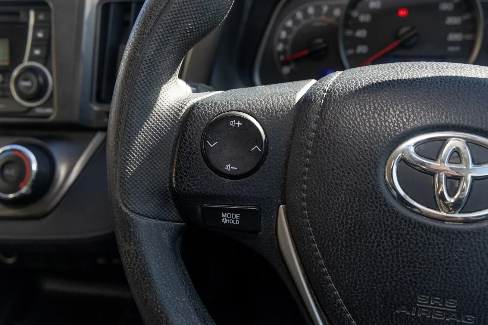 2013 Toyota RAV4 Gallery Image 11
