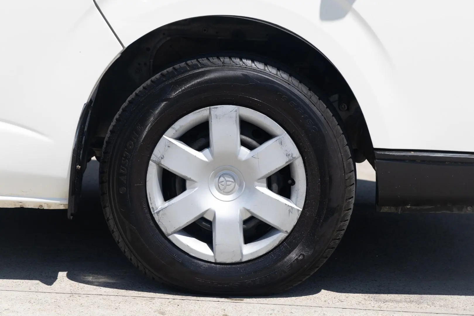 2016 Toyota Hiace Gallery Image 24