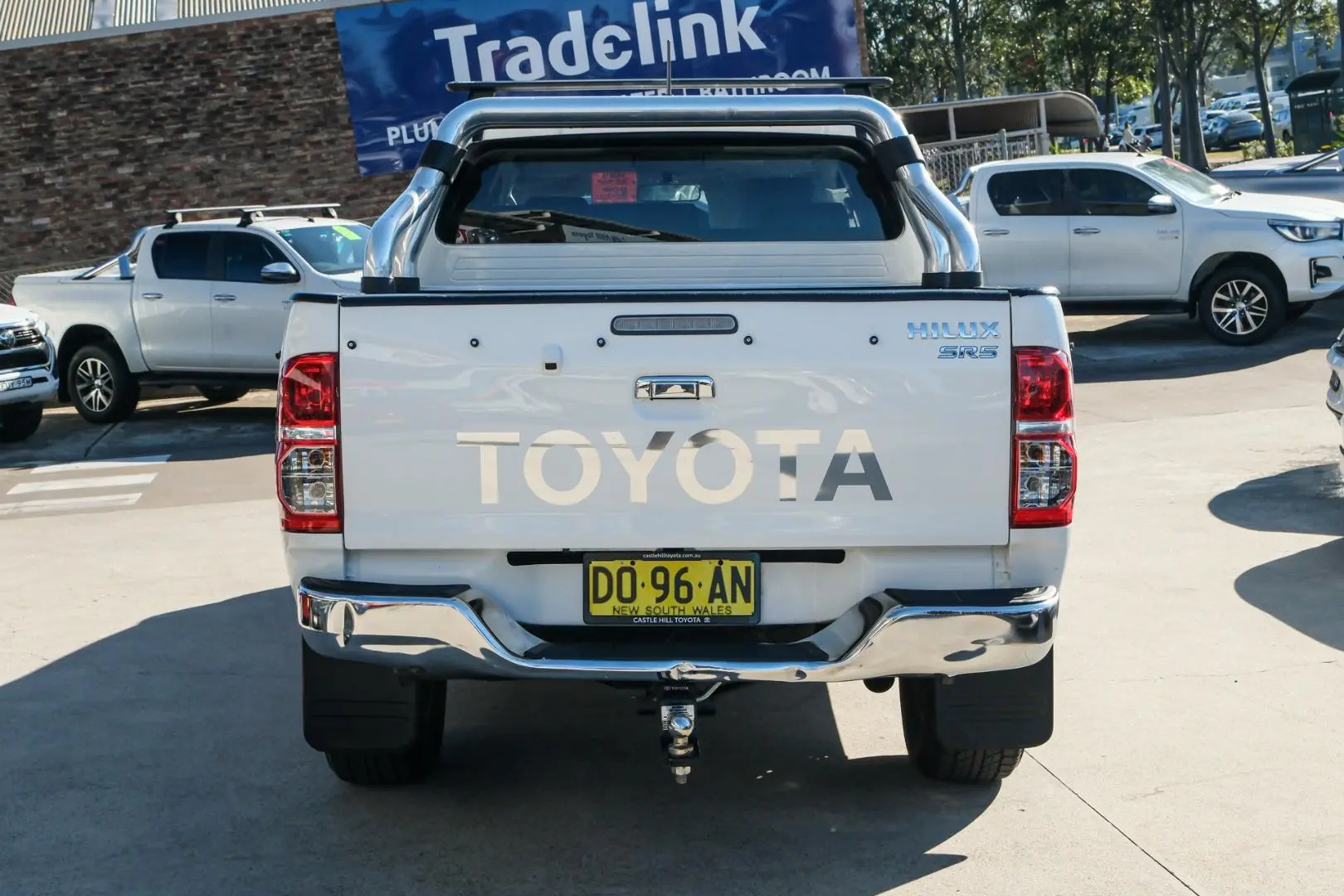 2015 Toyota Hilux Gallery Image 5