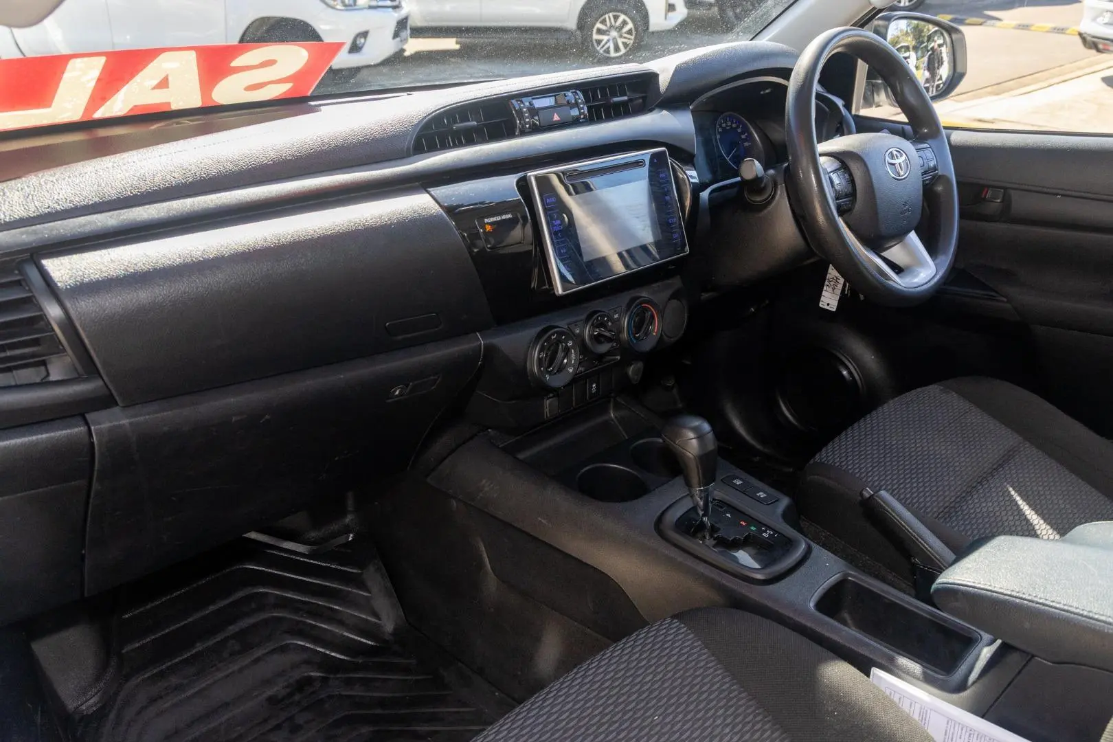 2019 Toyota Hilux Gallery Image 8