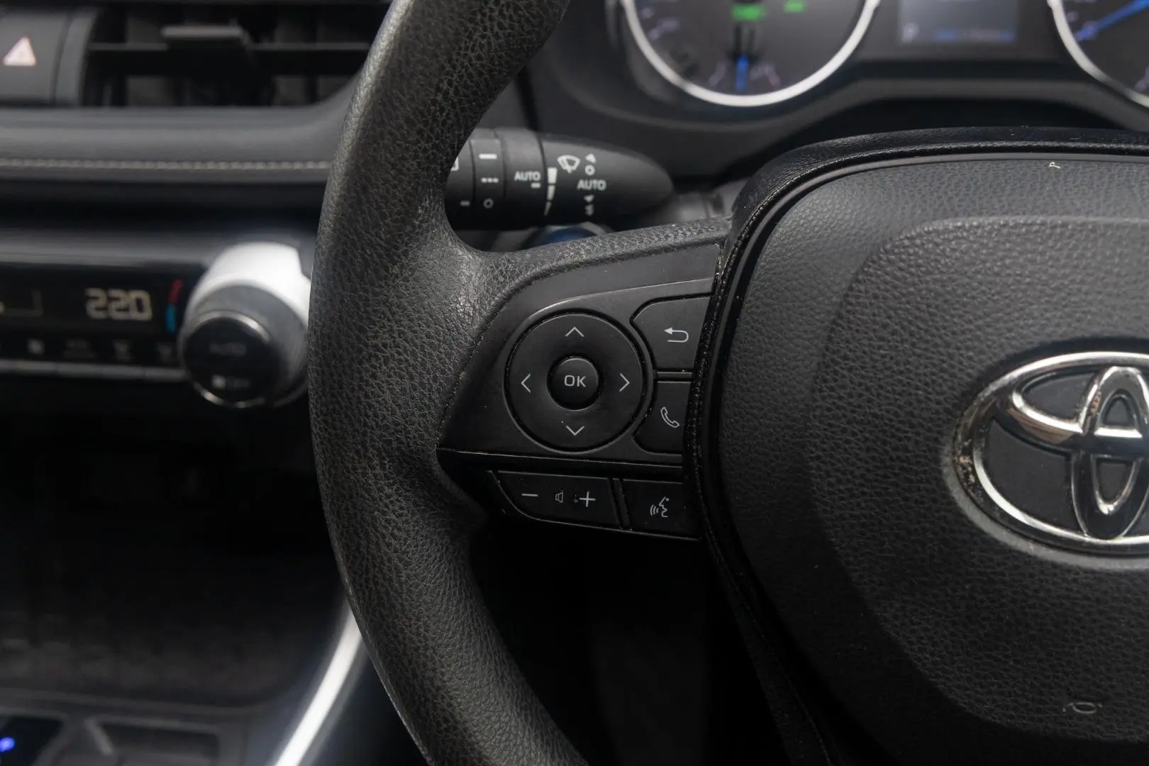 2019 Toyota RAV4 Gallery Image 11