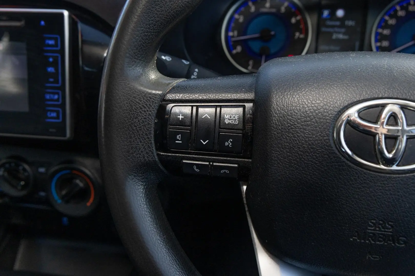 2019 Toyota Hilux Gallery Image 11