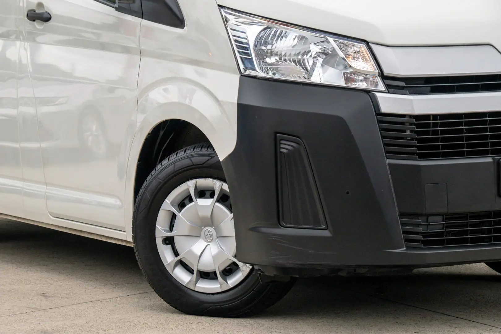 2022 Toyota Hiace Gallery Image 6