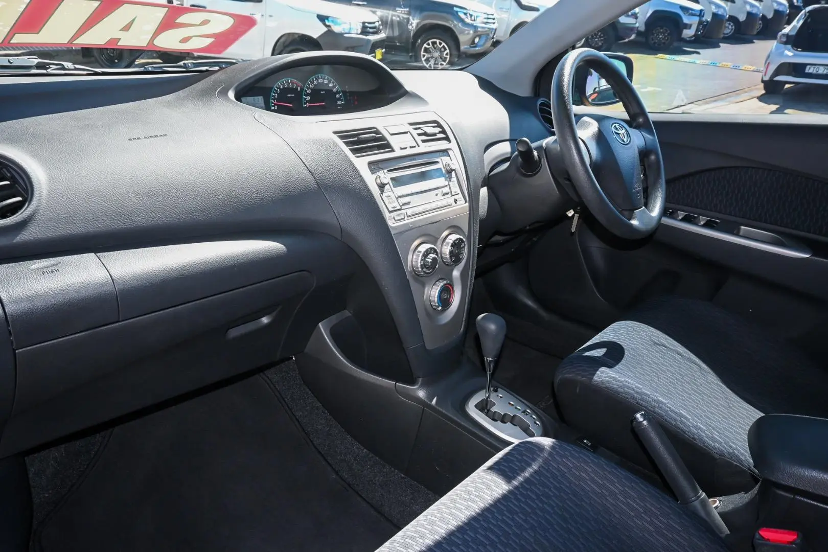 2010 Toyota Yaris Gallery Image 8