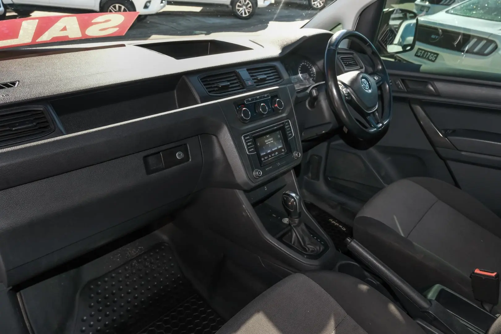 2018 Volkswagen Caddy Gallery Image 8