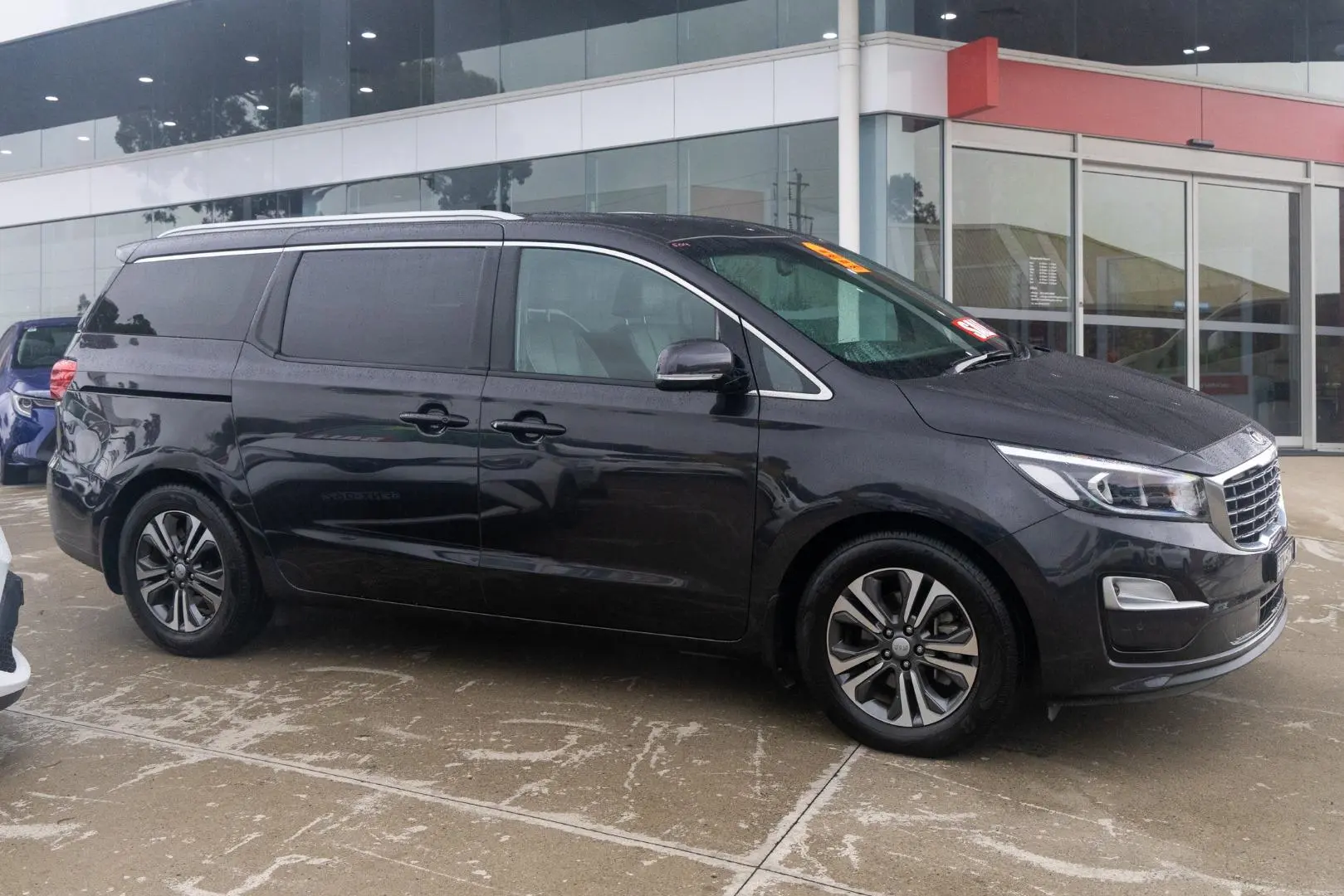 2020 Kia Carnival Gallery Image 3