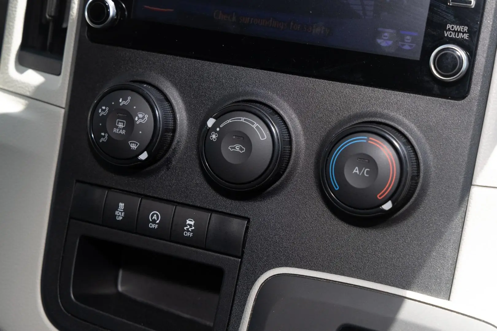 2023 Toyota Hiace Gallery Image 16