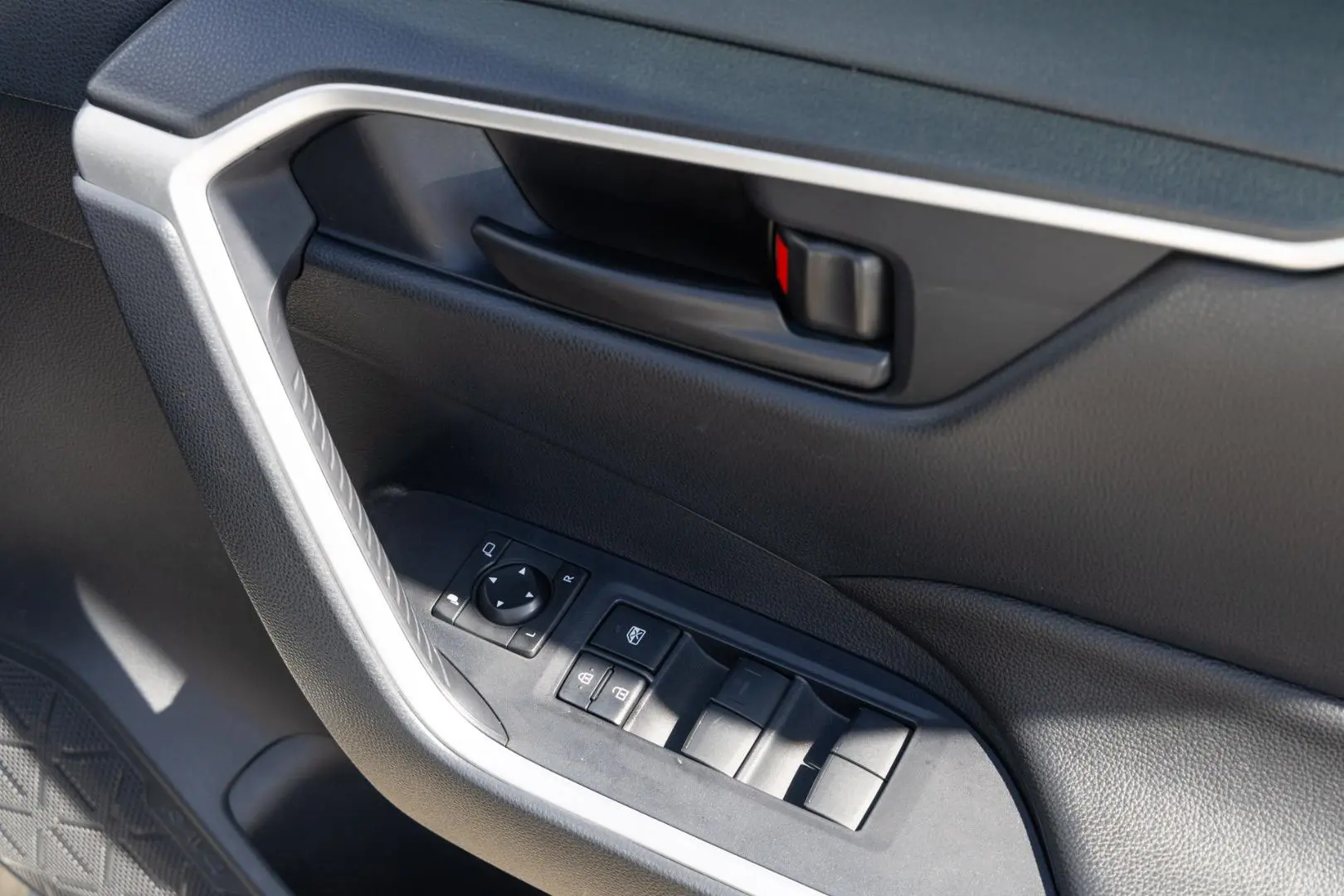 2024 Toyota RAV4 Gallery Image 16