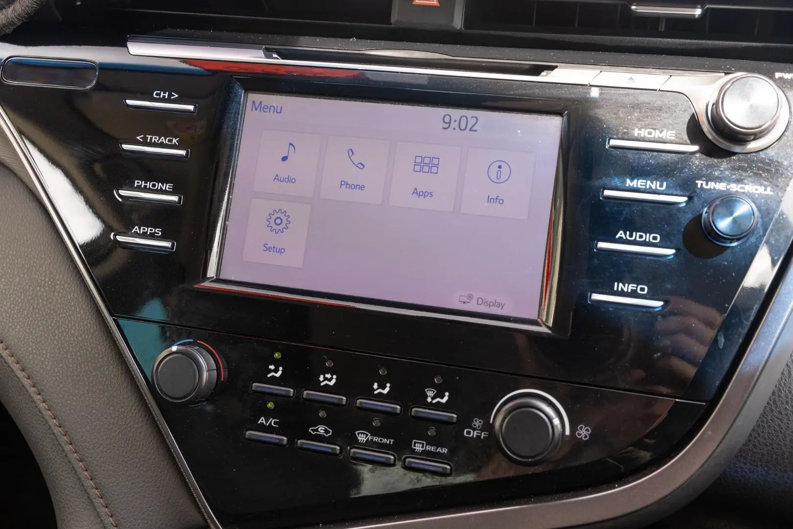 2019 Toyota Camry Gallery Image 16