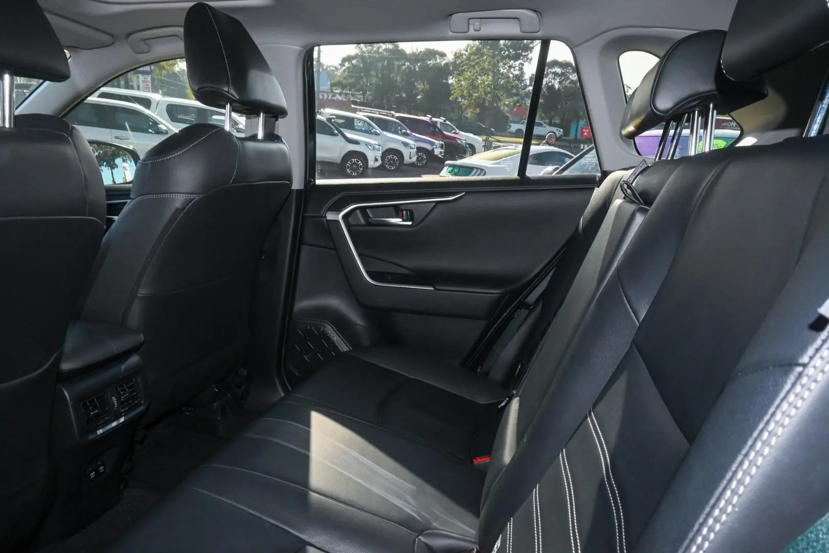 2019 Toyota RAV4 Gallery Image 9
