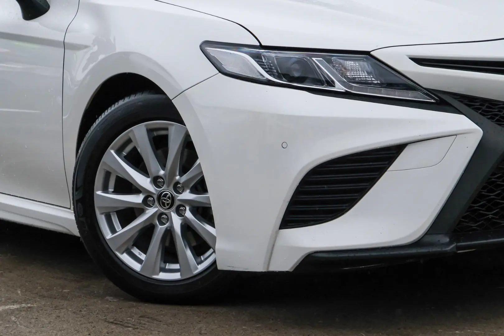 2020 Toyota Camry Gallery Image 6