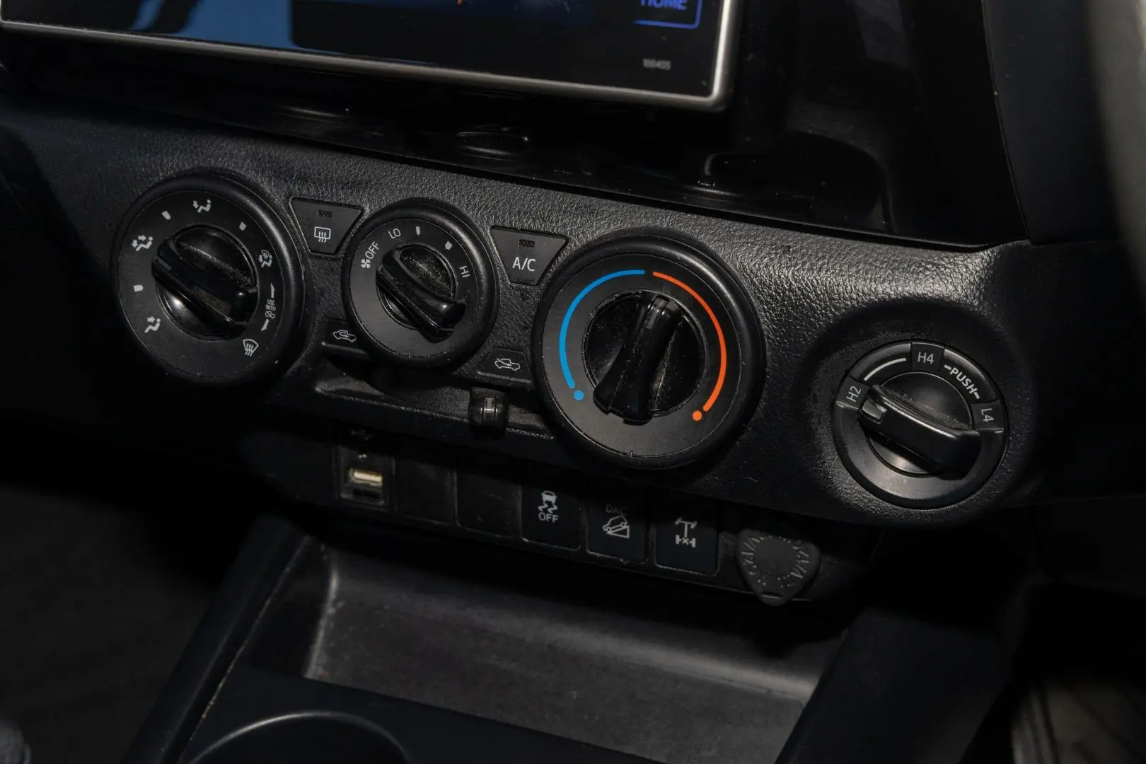 2020 Toyota Hilux Gallery Image 16
