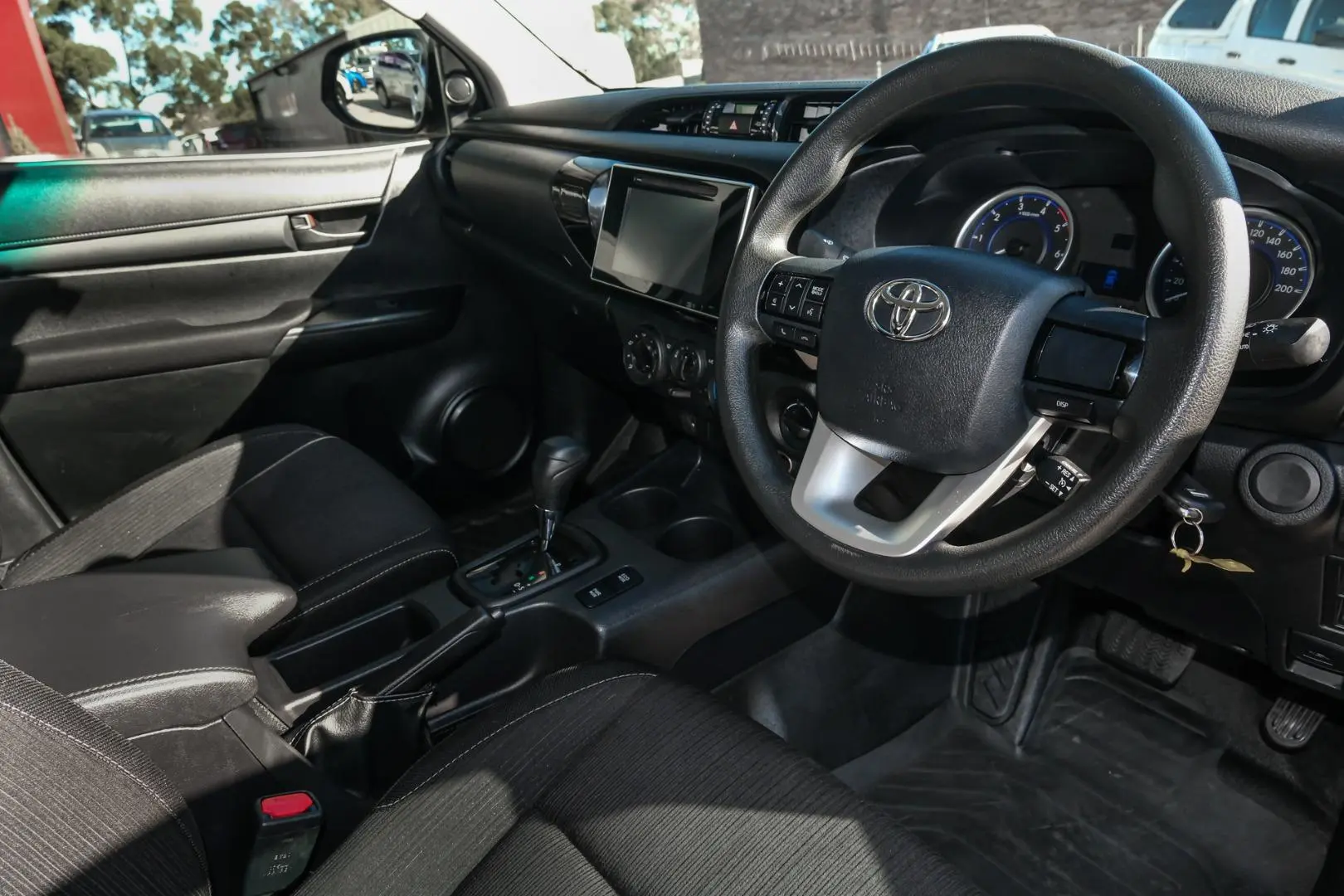 2018 Toyota Hilux Gallery Image 9