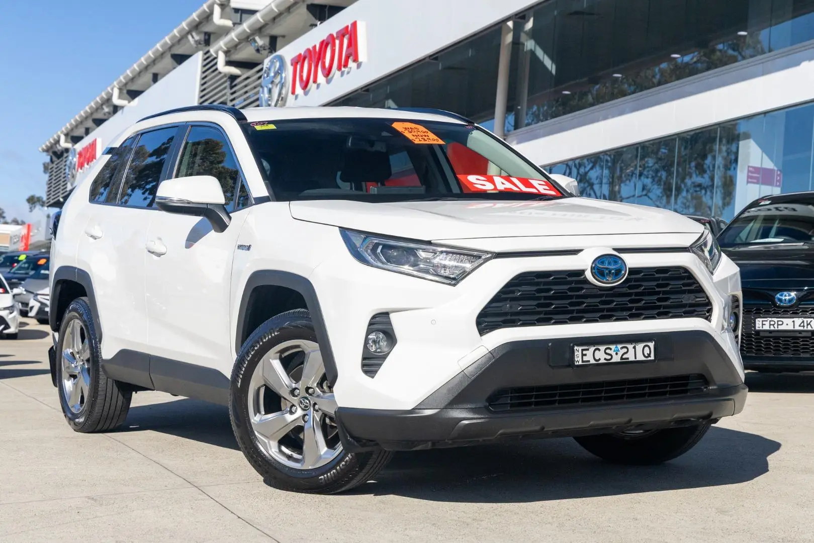 2019 Toyota RAV4 Gallery Image 1