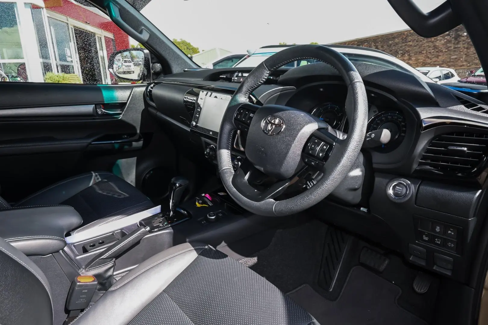 2025 Toyota Hilux Gallery Image 7
