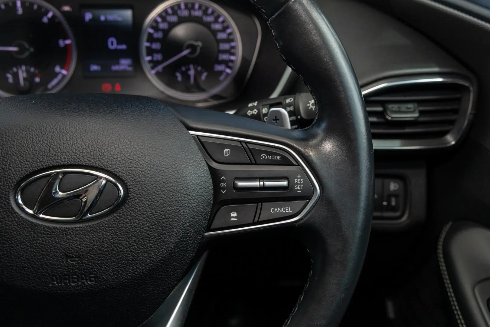 2020 Hyundai Santa Fe Gallery Image 12