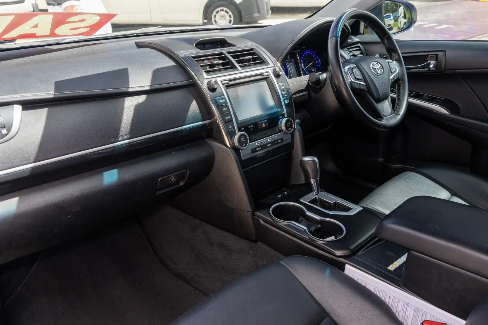 2016 Toyota Camry Gallery Image 8