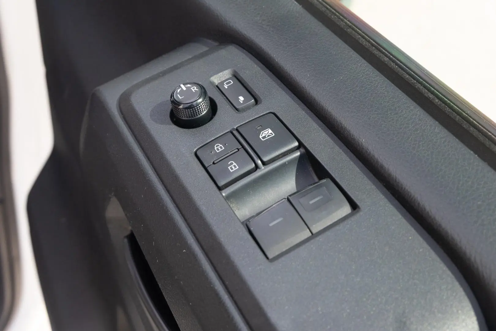 2022 Toyota Hiace Gallery Image 19
