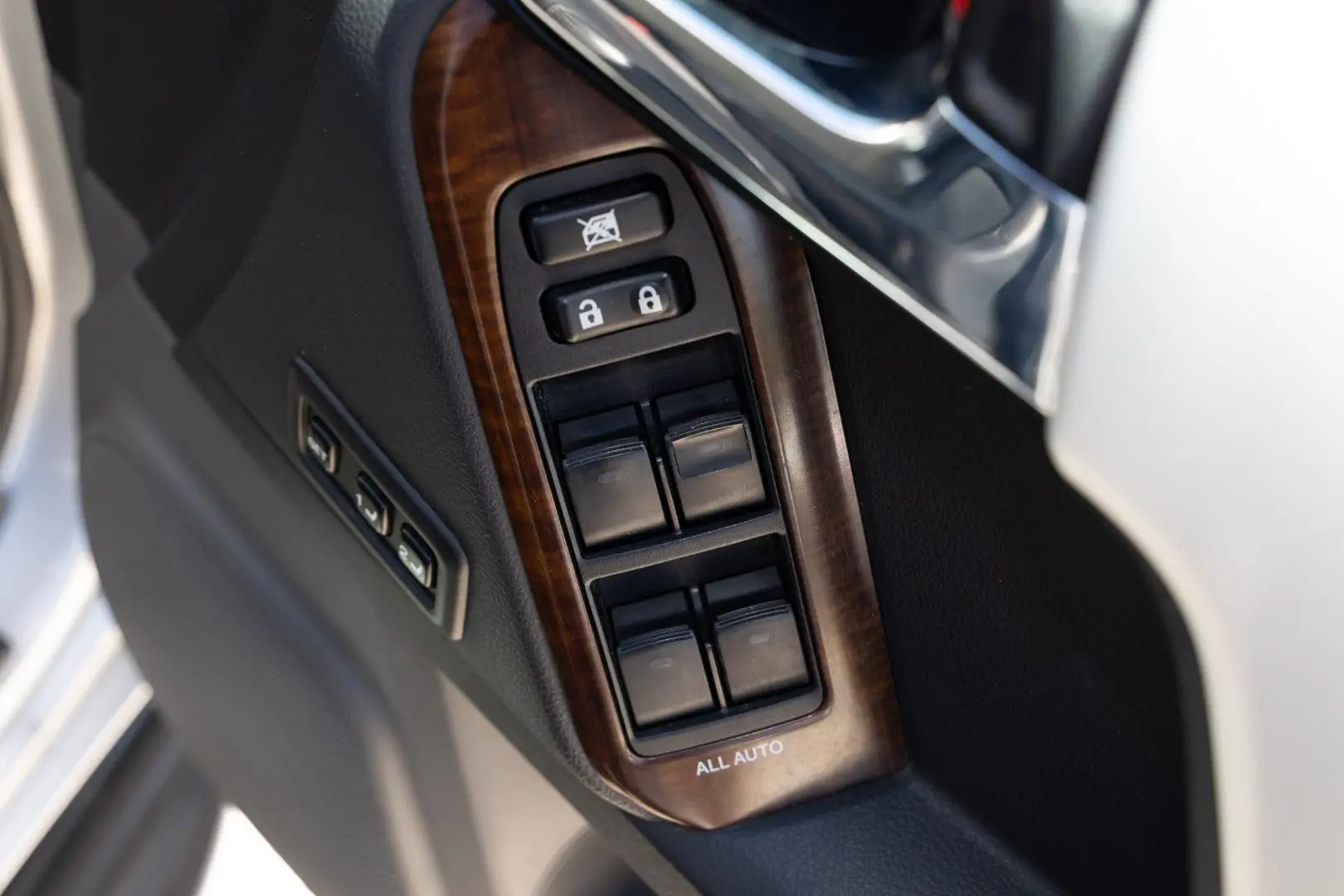 2010 Toyota Landcruiser Prado Gallery Image 14