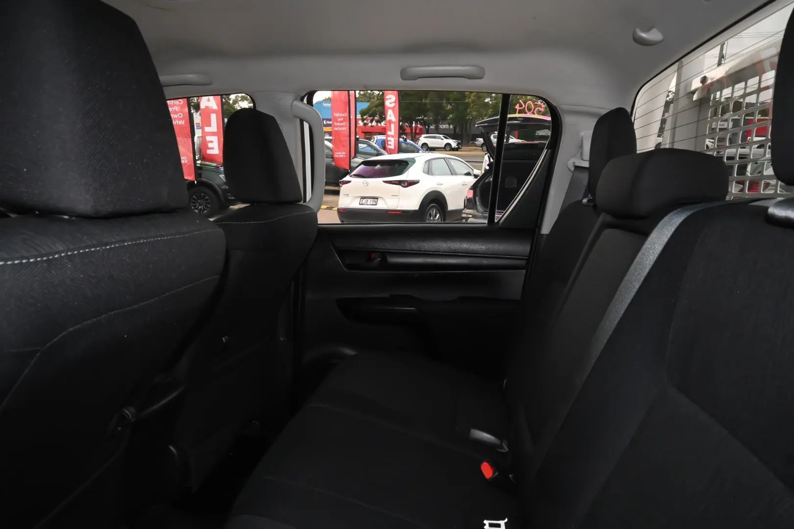 2022 Toyota Hilux Gallery Image 9