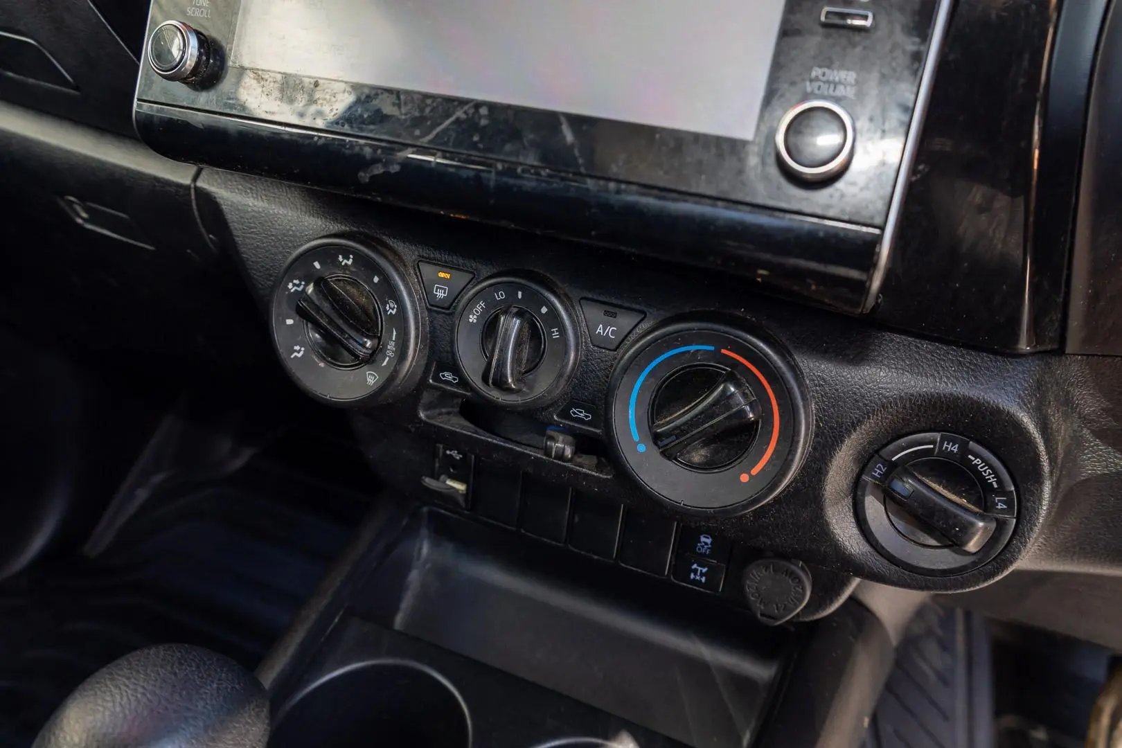 2022 Toyota Hilux Gallery Image 12