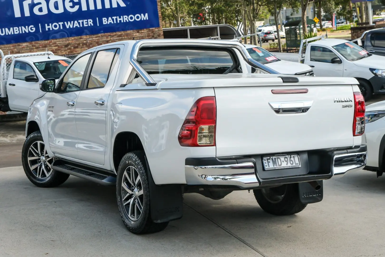 2016 Toyota Hilux Gallery Image 2