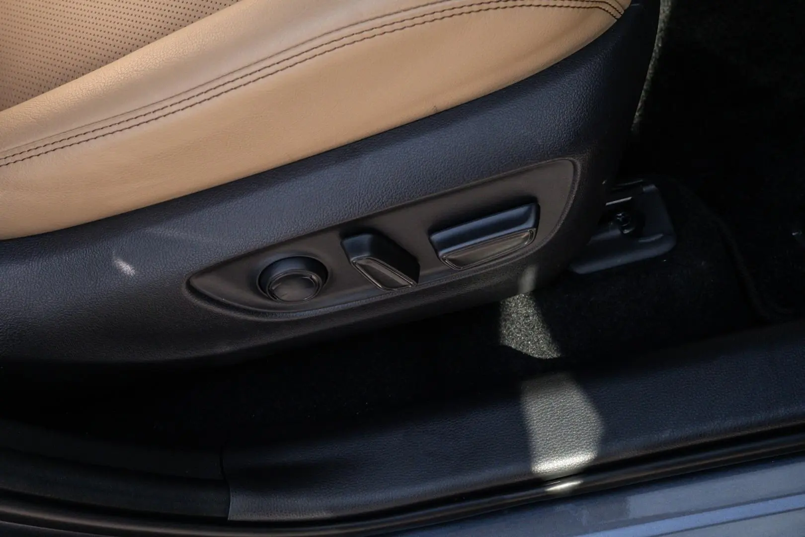 2025 Toyota RAV4 Gallery Image 15