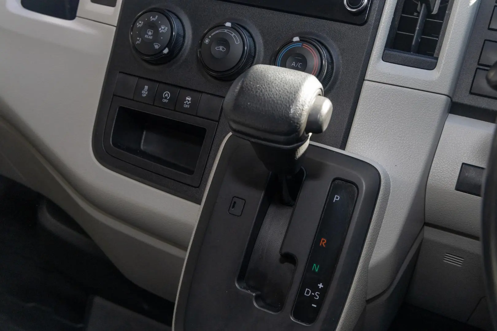 2022 Toyota Hiace Gallery Image 16