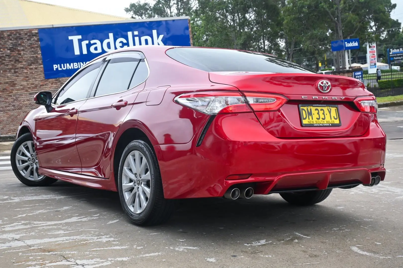 2019 Toyota Camry Gallery Image 2