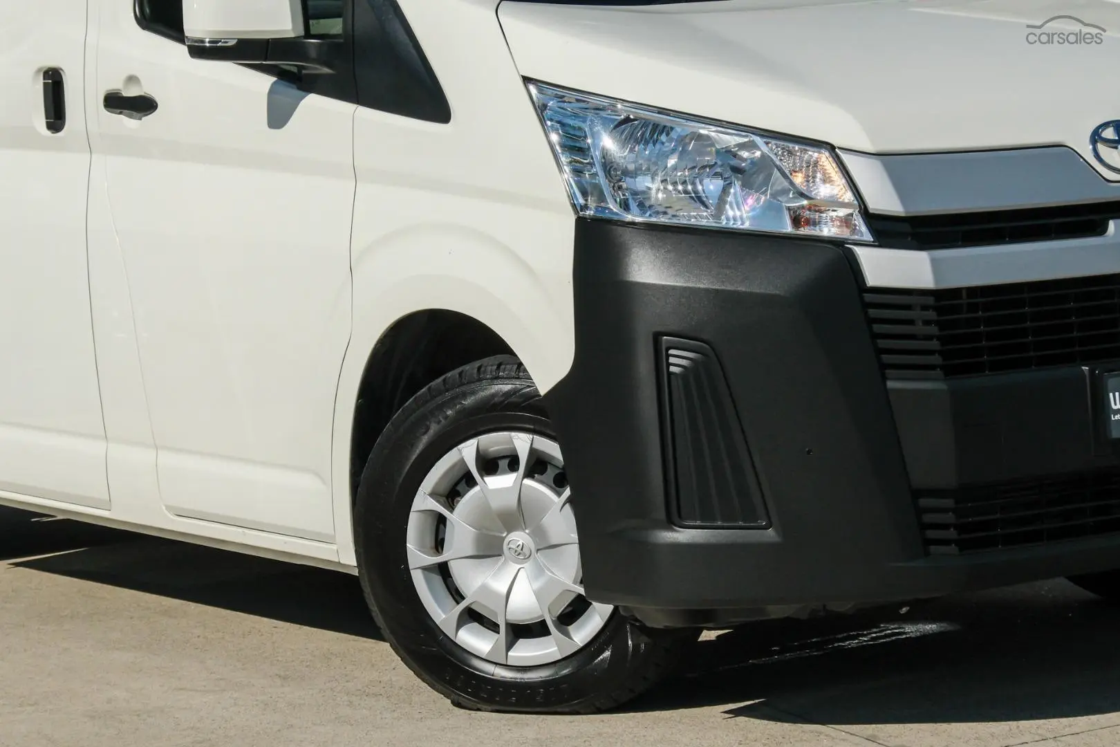 2022 Toyota Hiace Image 6