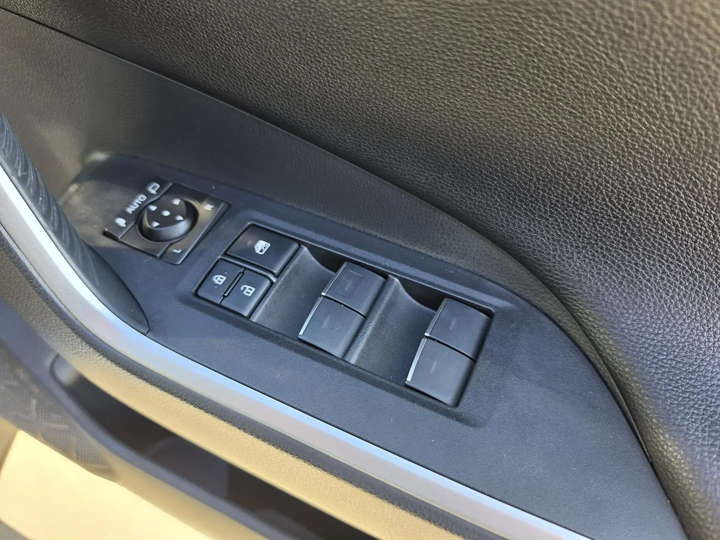 2024 Toyota RAV4 Gallery Image 21