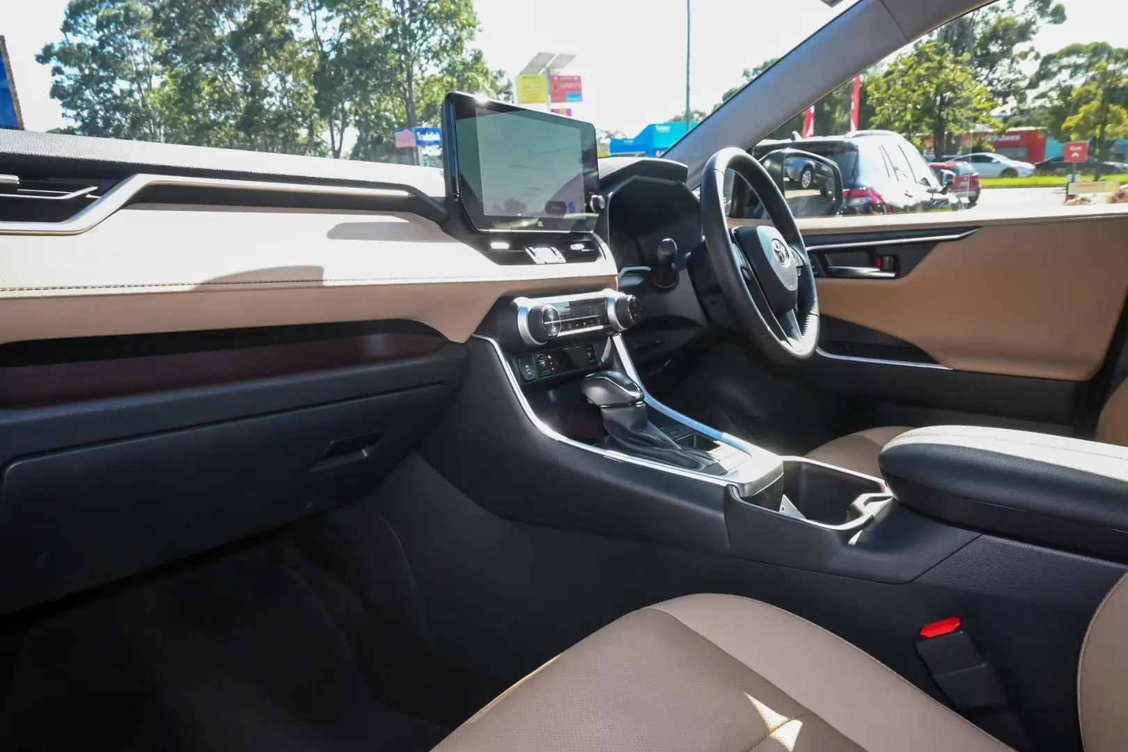 2025 Toyota RAV4 Gallery Image 8