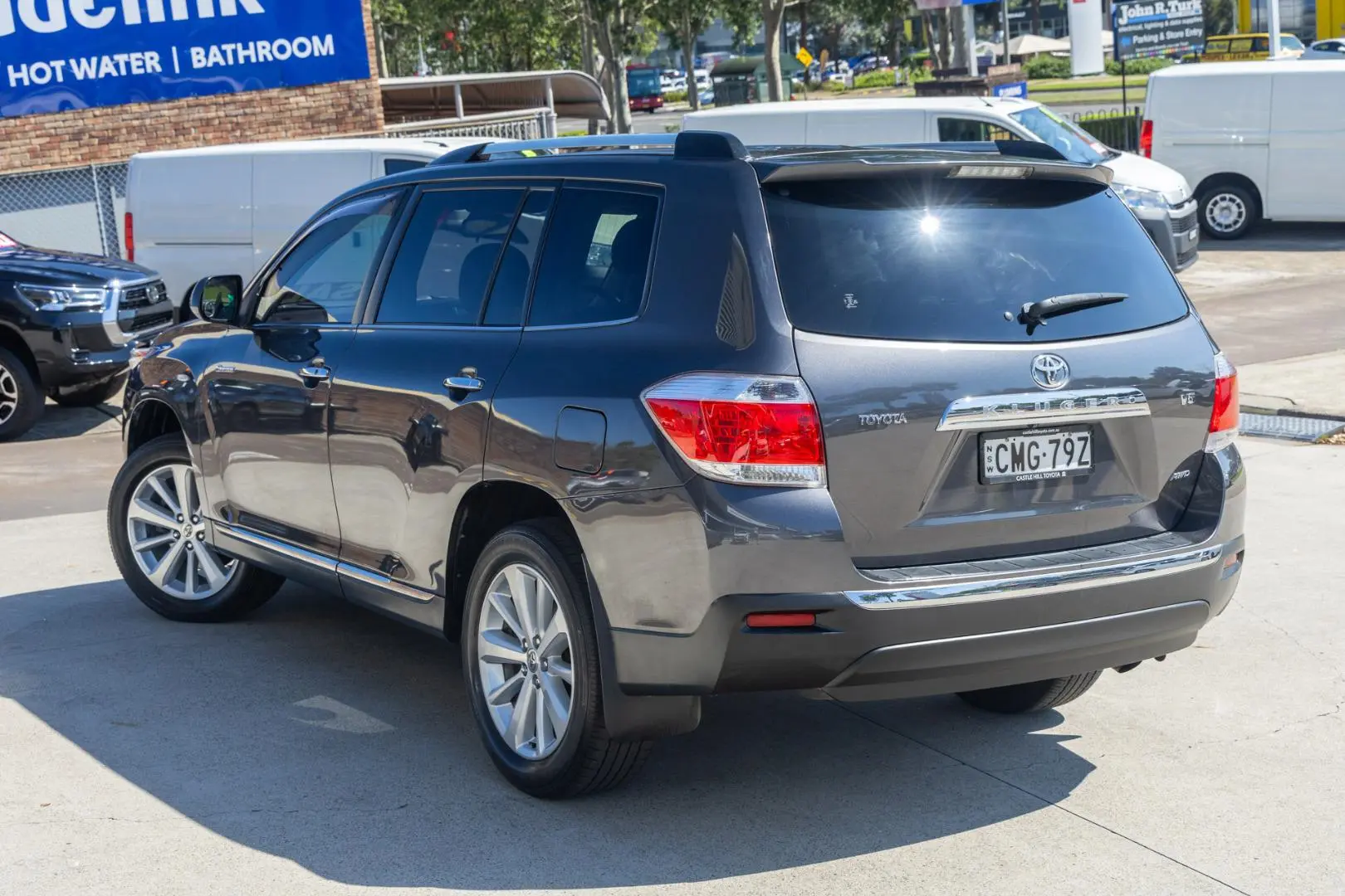 2012 Toyota Kluger Gallery Image 2