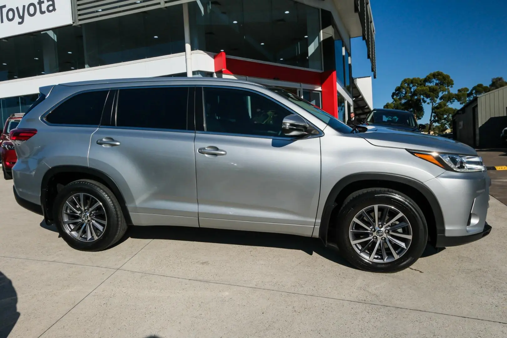 2018 Toyota Kluger Gallery Image 3