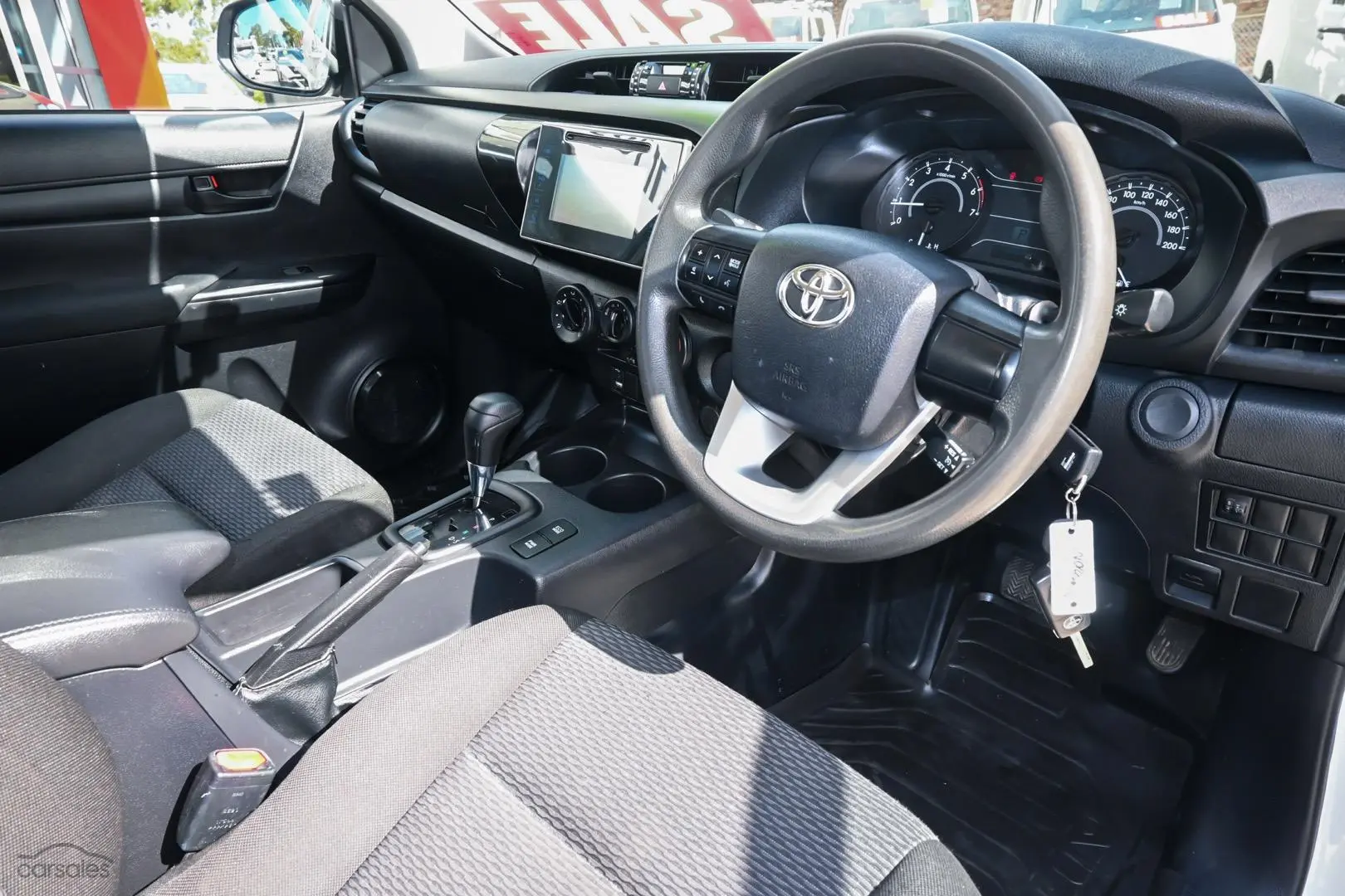 2019 Toyota Hilux Image 6