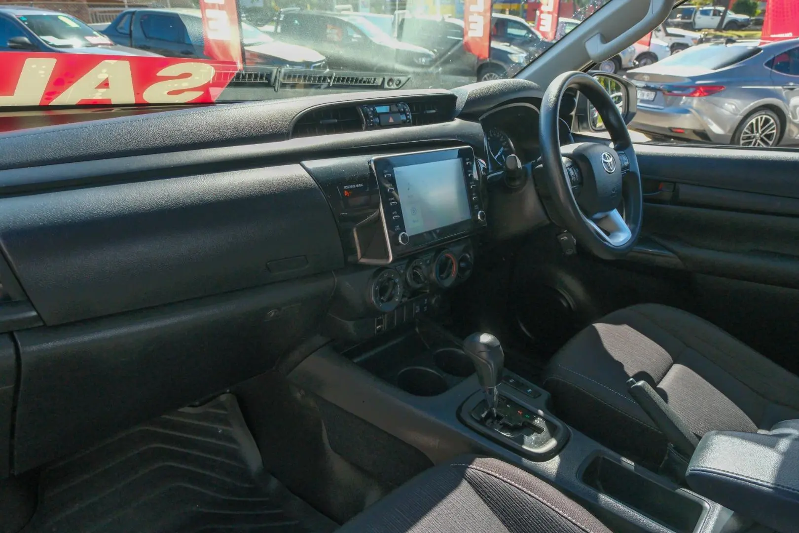 2022 Toyota Hilux Gallery Image 8