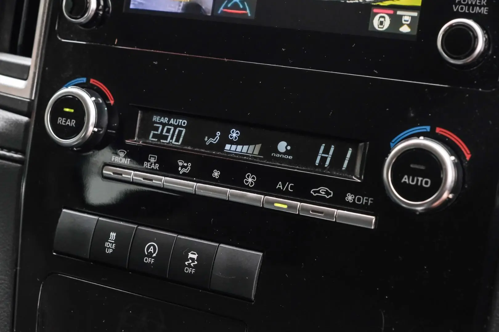 2019 Toyota Granvia Gallery Image 13