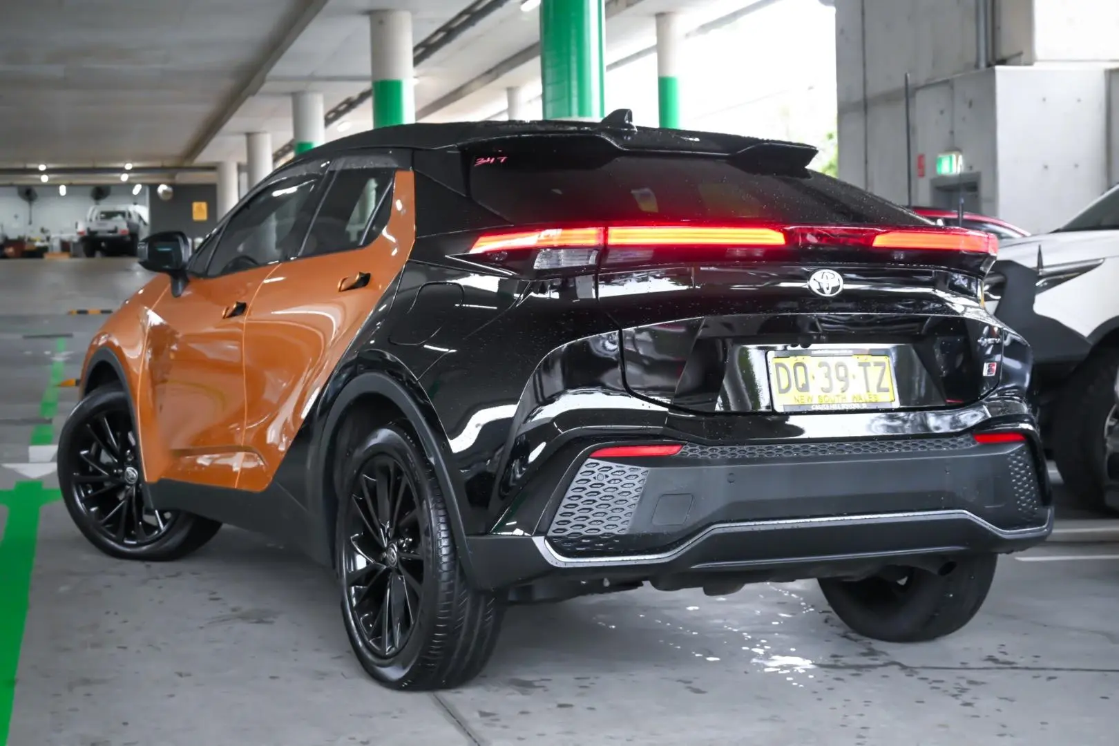 2025 Toyota C-HR Gallery Image 2