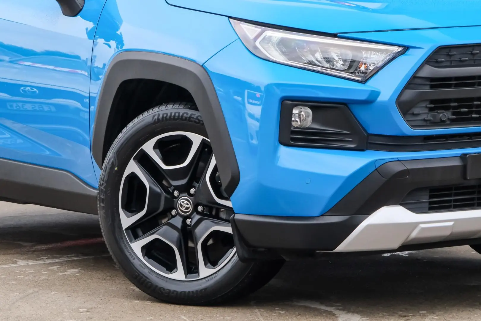2019 Toyota RAV4 Gallery Image 6